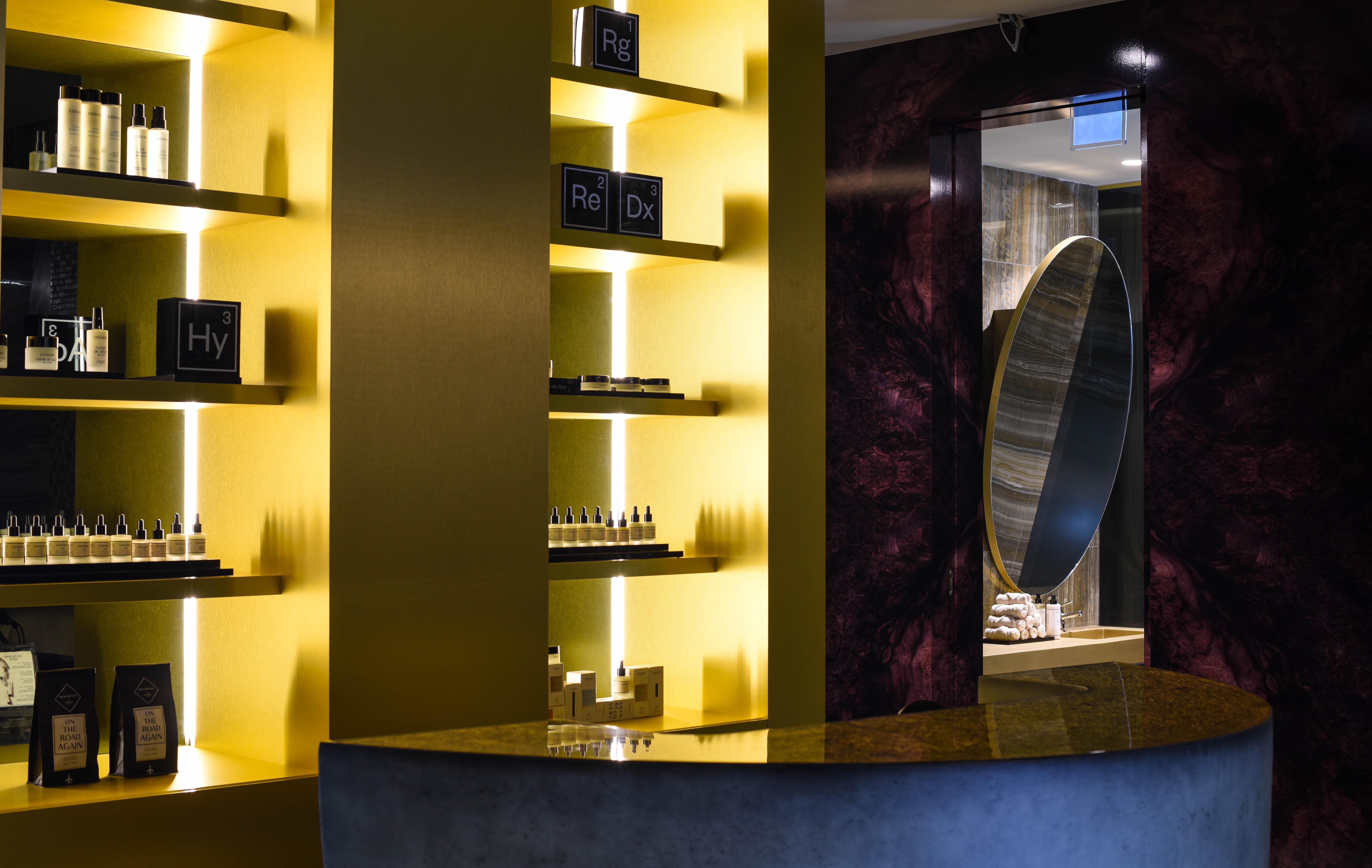 빌라 포즈 호텔 앤 스파 포르투 외부 사진 The interior of the Tom Ford Beauty store in London