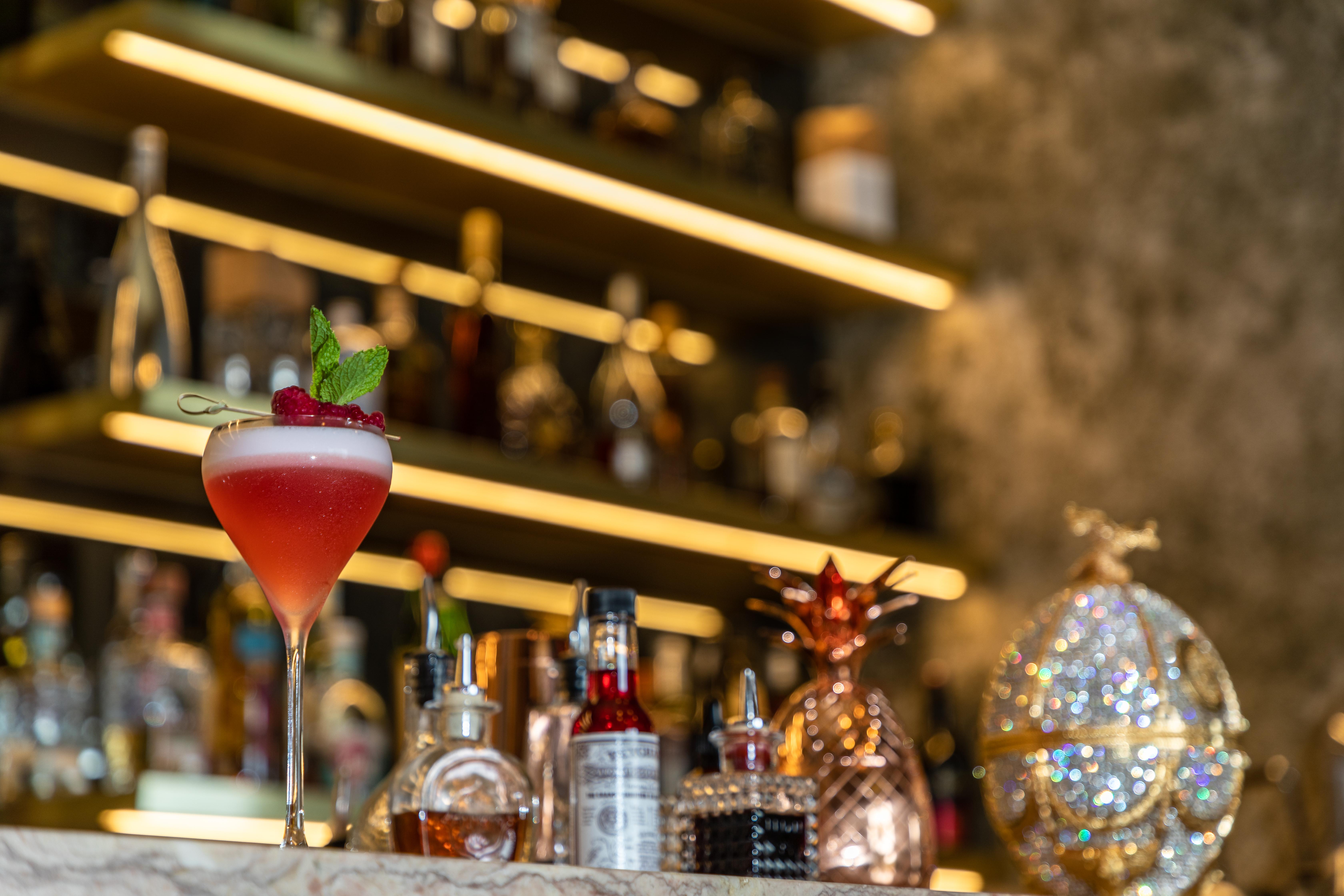 빌라 포즈 호텔 앤 스파 포르투 외부 사진 A cocktail at the bar